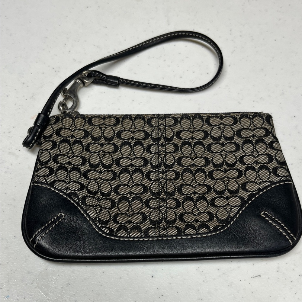 Vintage Coach Elegant Black and Tan Logo Women's Wristlet